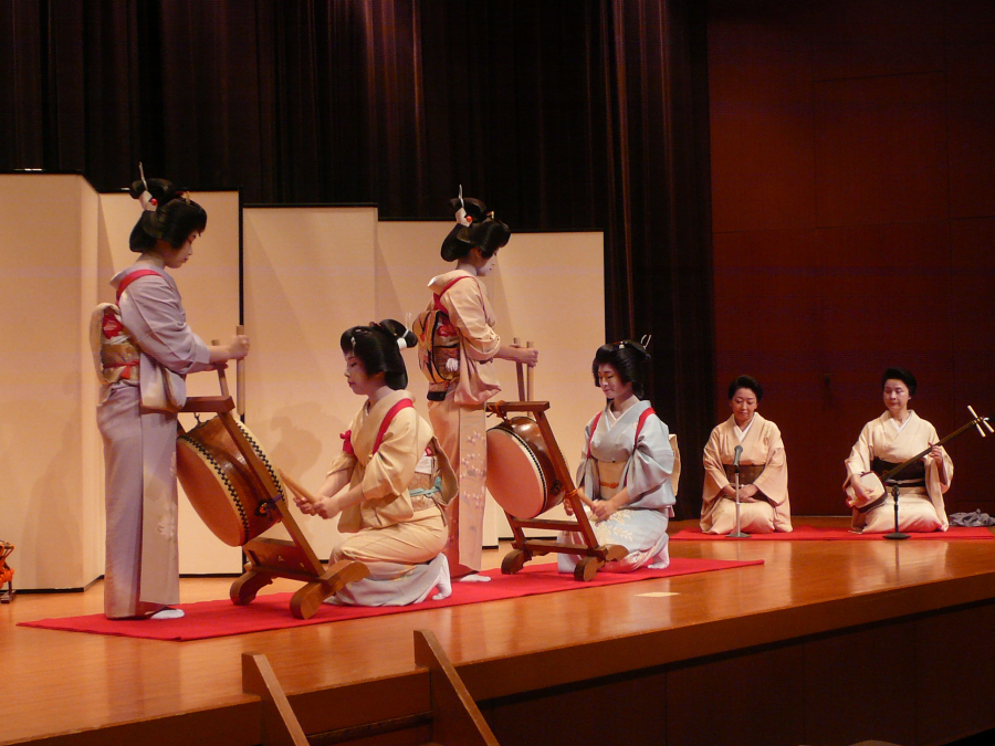 【10/23(木)~3/27(金)】令和7年度「金沢芸妓の舞」@県立音楽堂・県立能楽堂【要申込】